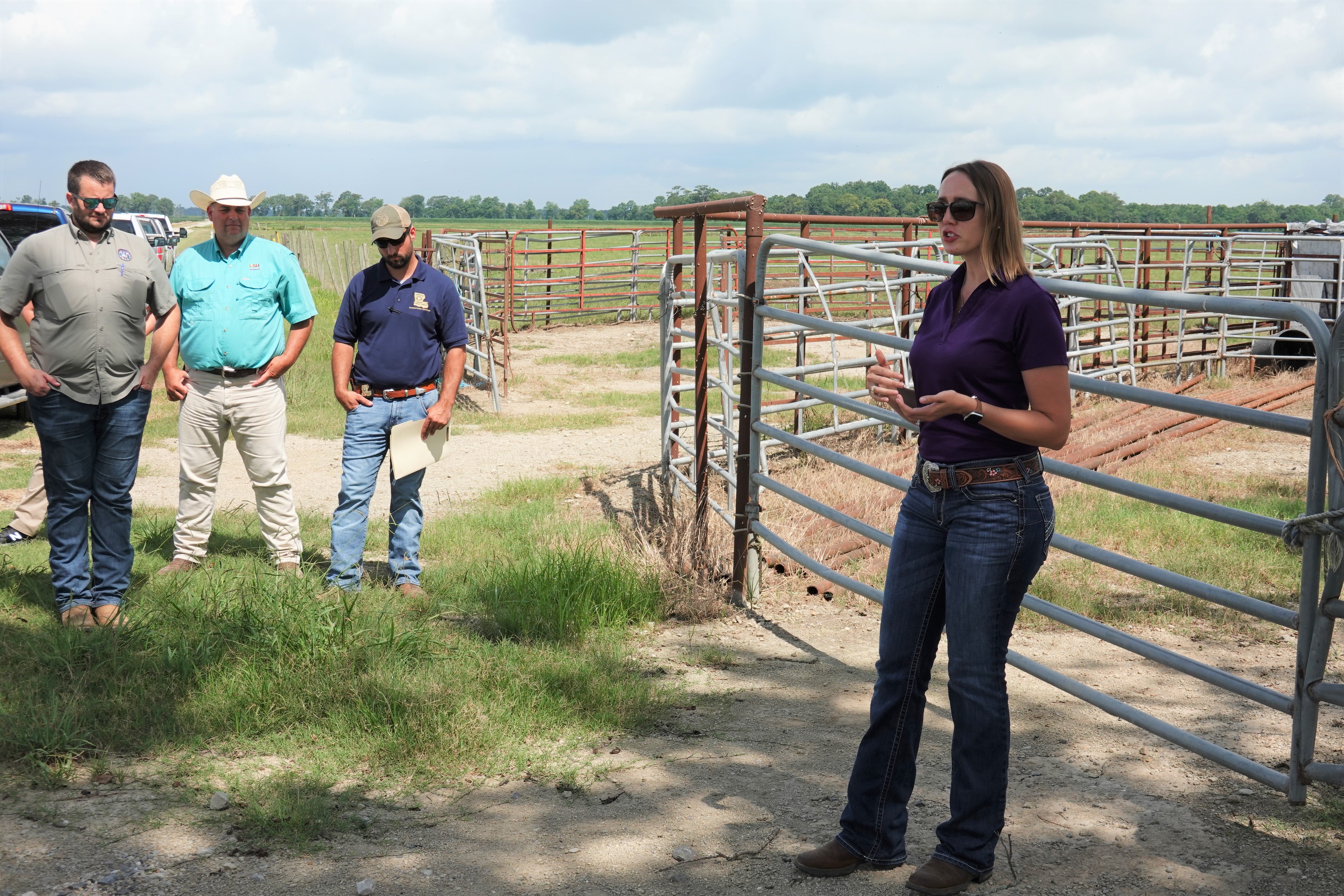 Rolling field day brings ag agencies together  